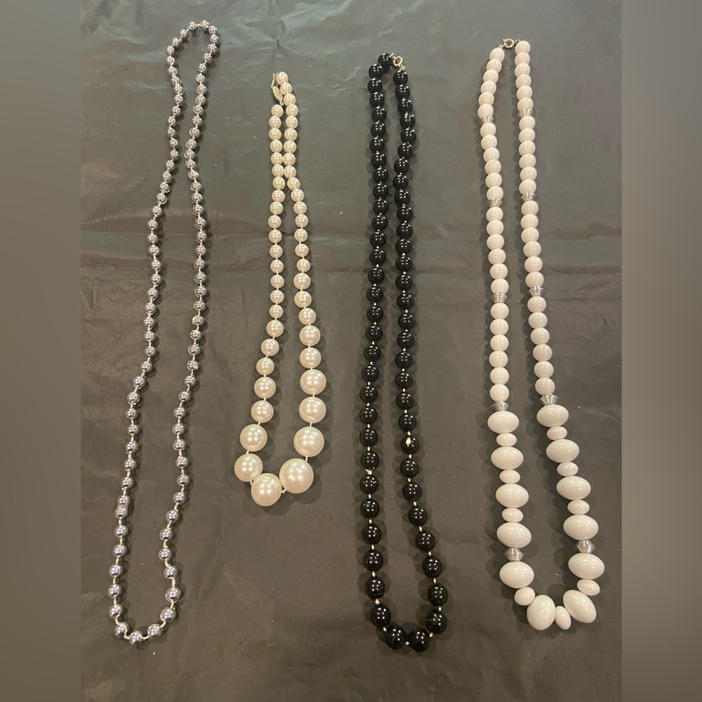 Elegant Black and White Beaded Necklace Set